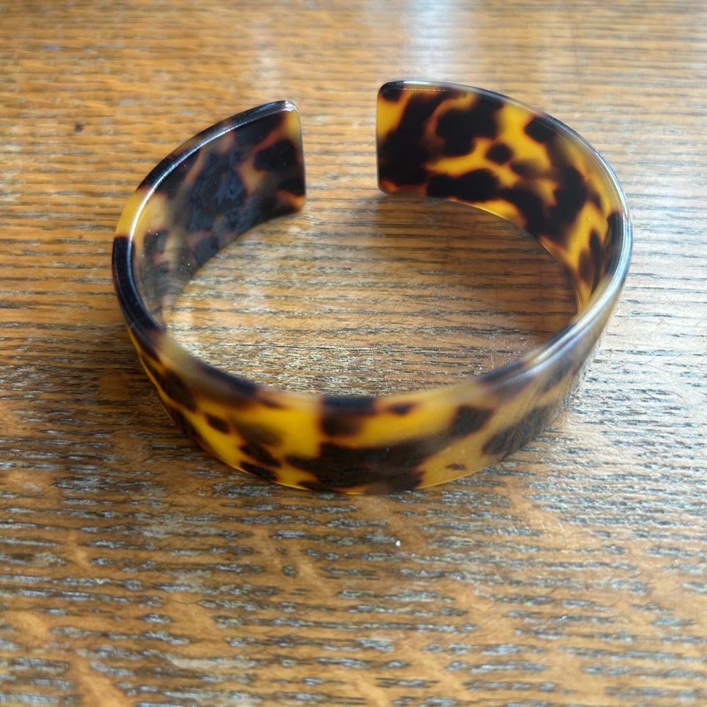 Tortoise shell bangle bracelet